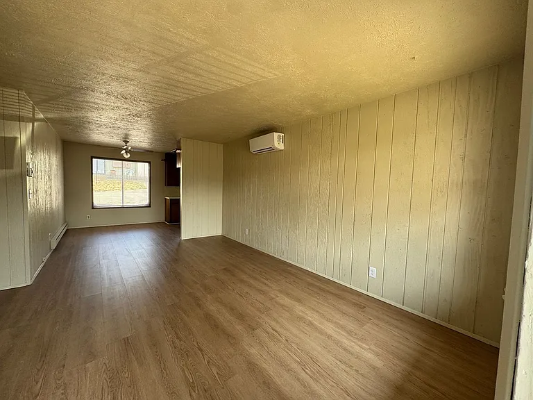 240 NE Suksdorf St — Photo 2
