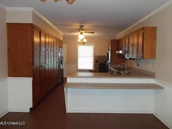 2nd image of 425 Briarwood Cv