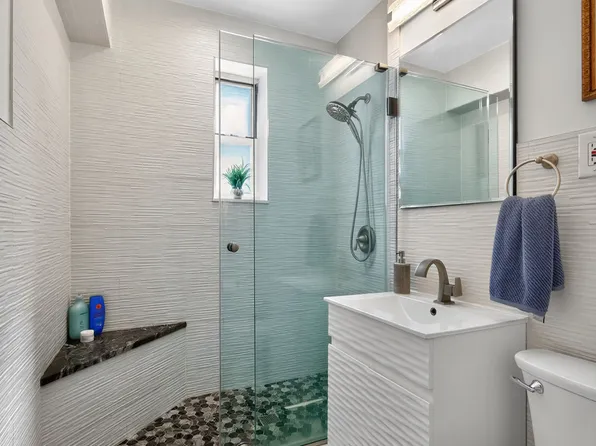 162-41 Powells Cove Boulevard image 9 of 12