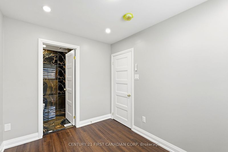 London House for rent - 6 Bedrooms — photo 12