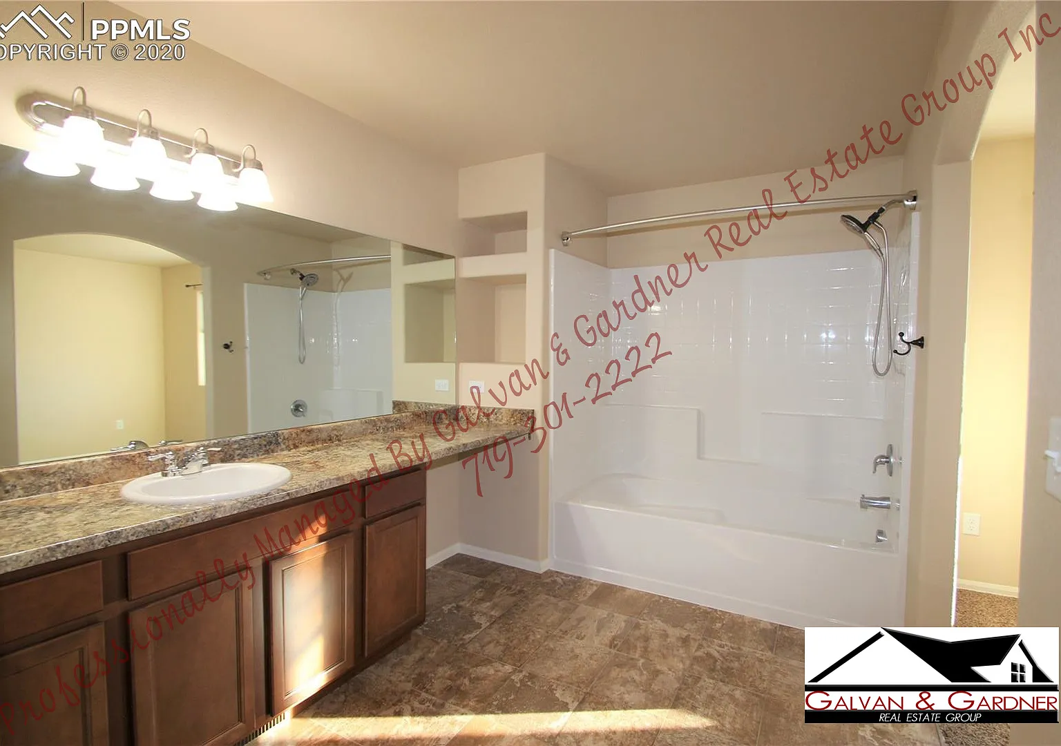 3 bed, 2.5 bath, 1573 sqft, $1,950 — Photo 4