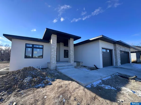 1239 S 88th St, Lincoln, NE 68520