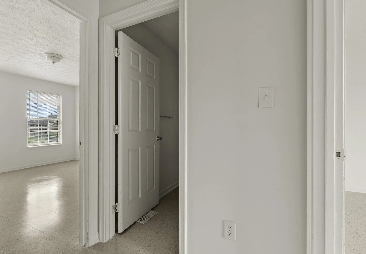 2 bed, 1.5 bath, 1020 sqft, $1,490 — Photo 4