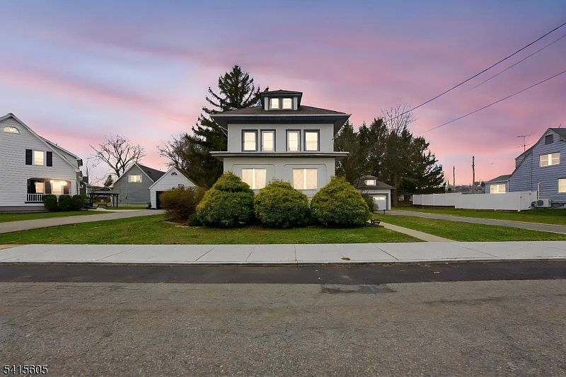 1st image of 111 Kanouse St