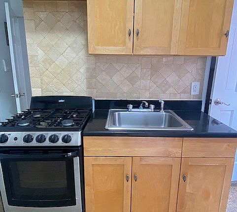 4th image of 236 E 13th St APT 17