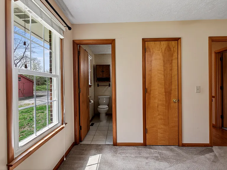 832 New Shackle Island Rd — Photo 16