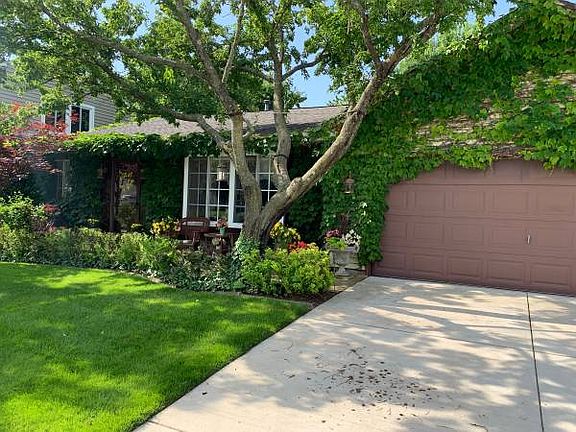 2nd image of 455 Harvest Ln