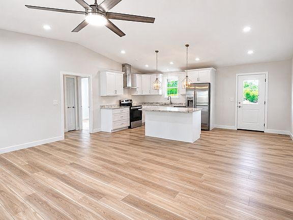 4th image of 743 Marley Ln