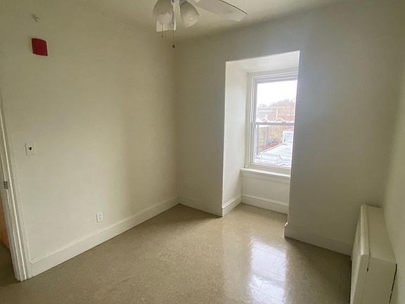 3rd image of 3503 Ainslie St Floor 3