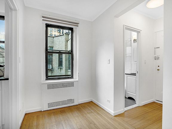 4th image of 9 W 64th St APT 3A