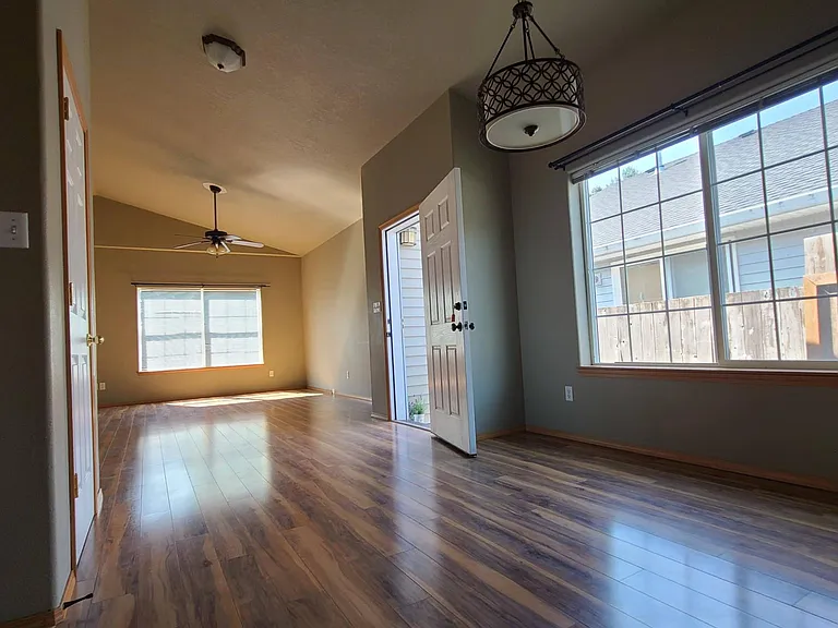 58984 Alexandra Ln — Photo 4