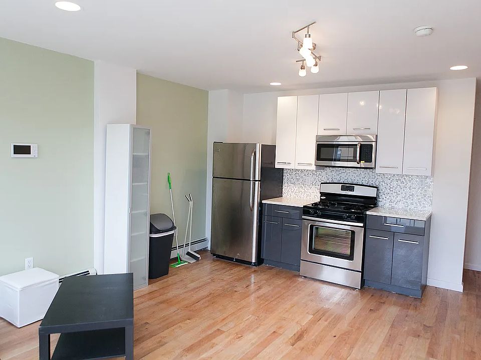 1st image of 39 Rockaway Ave #3