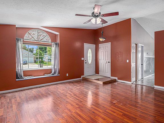 4th image of 1930 Woodland Dr