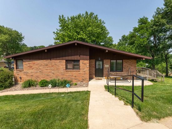 894 Berkley Pl, Dubuque, IA 52001