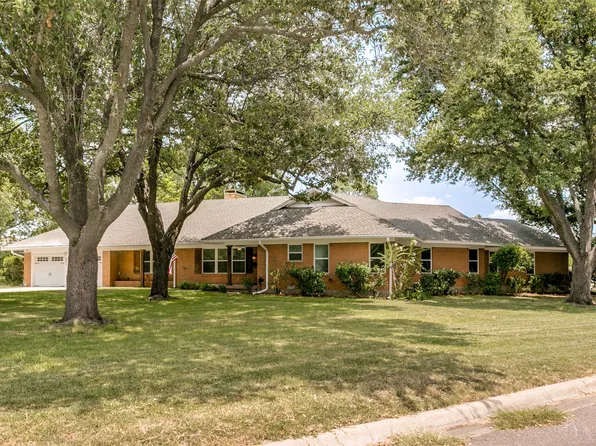4601 Holiday Ln E, Fort Worth, TX 76180