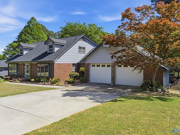3rd image of 817 Rigel Dr SW