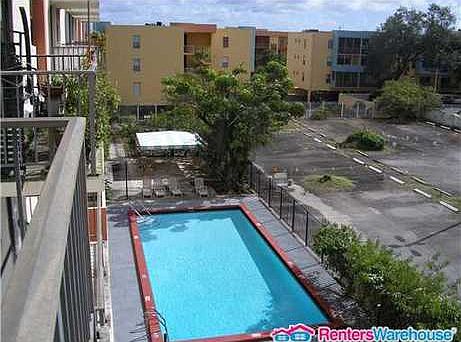 4th image of 920 NE 169th St APT 305