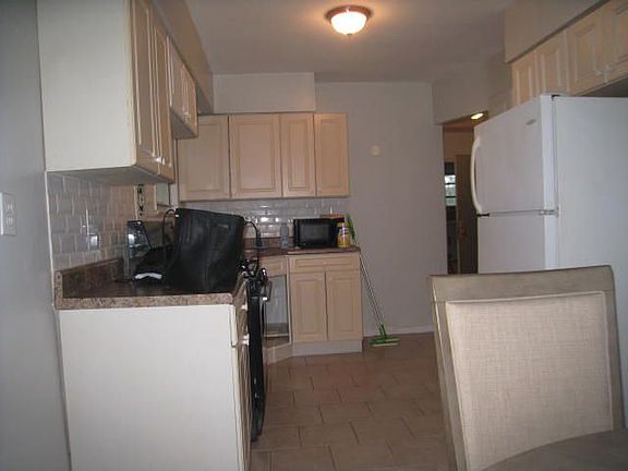 3rd image of 2333 38th St #3