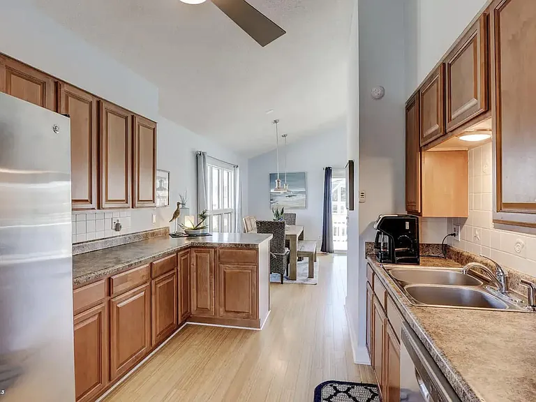 1117 S Topsail Dr — Photo 6