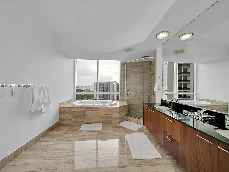 16001 Collins Ave #1406 — Photo 16