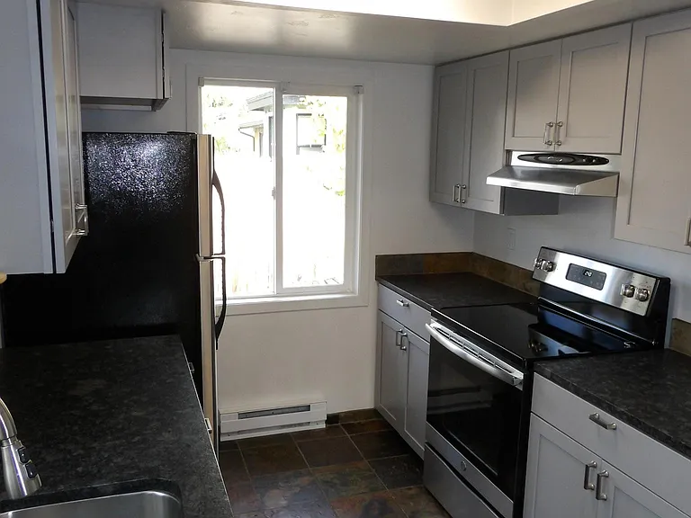 2921 Woodside Blvd — Photo 9
