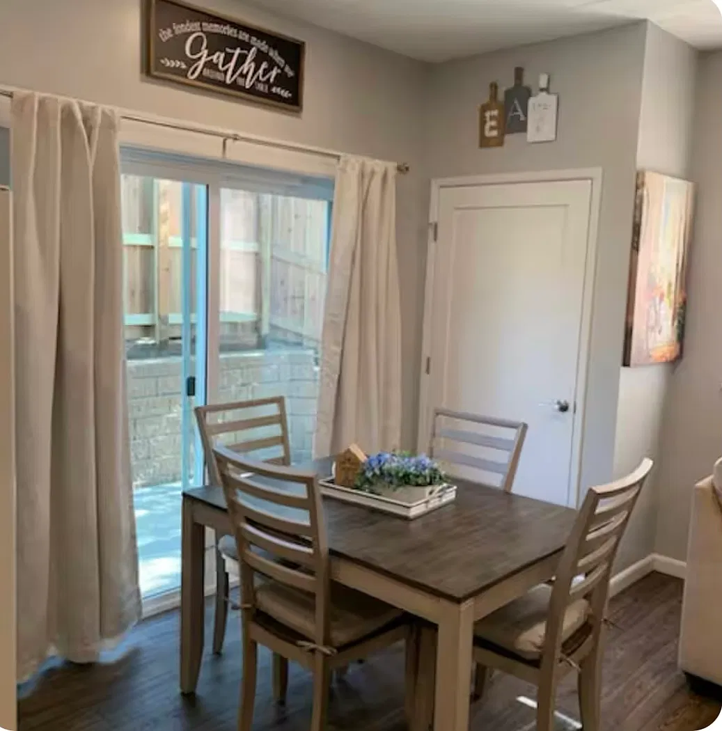 2 bed, 700 sqft, $1,400 — Photo 3