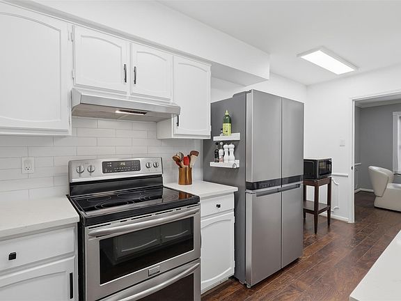 4th image of 353 N Post Oak Ln APT 825