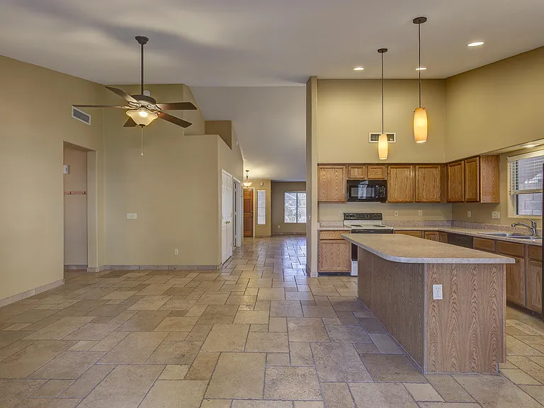 431 N Leoma Ln — Photo 6