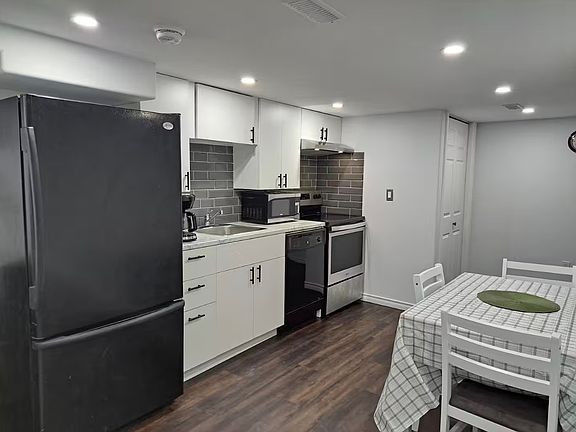 3rd image of 4002 Carpenter Ave APT 1A
