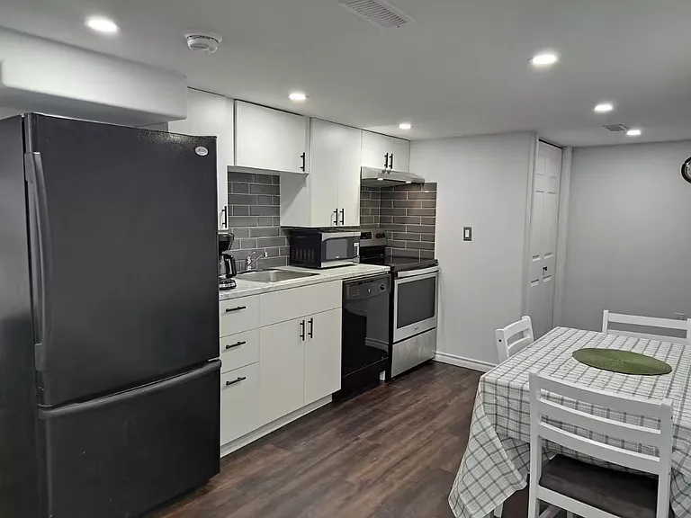 3999 Carpenter Ave #1 — Photo 3