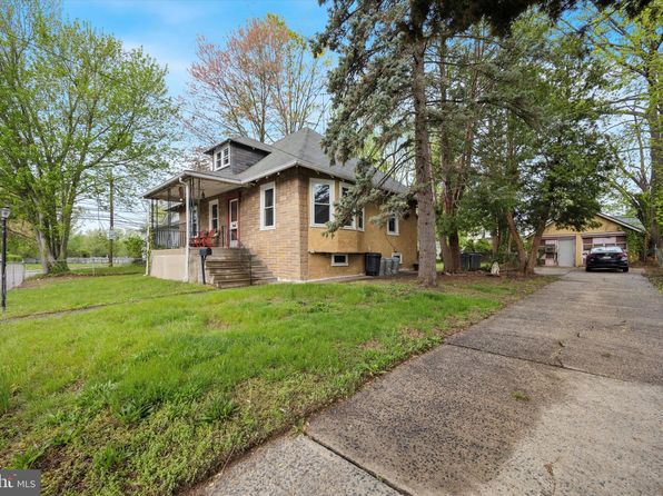 1025 Bartram Ave, Collingdale, PA 19023