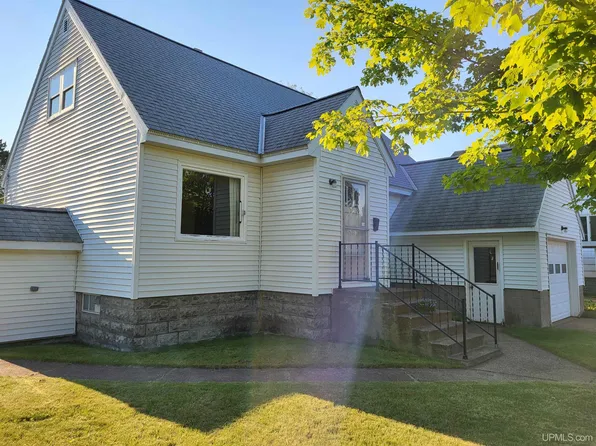 113 3rd St, Ontonagon, MI 49953