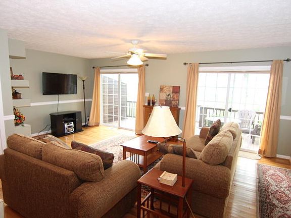 3rd image of 137 Lakeview Terr Priv Dr #137