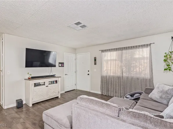3594 Villa Knolls East Dr, Las Vegas, NV 89120