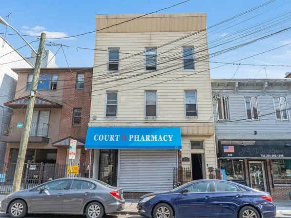 372-74 Summit Avenue image 4 of 46