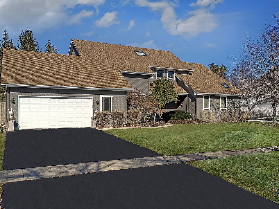 1st image of 490 Jennifer Ln