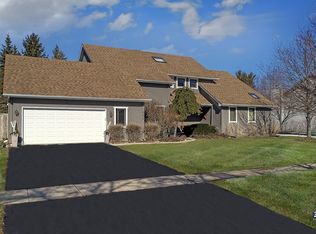 490 Jennifer Ln, Grayslake, IL