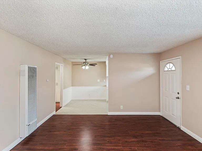 800 Meyer Lane — Photo 14