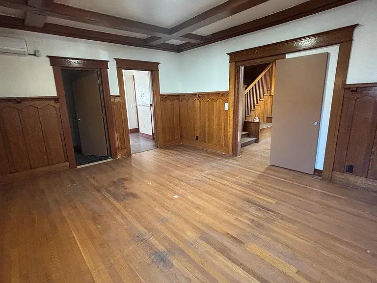 2618 Kenwood Ave — Photo 14