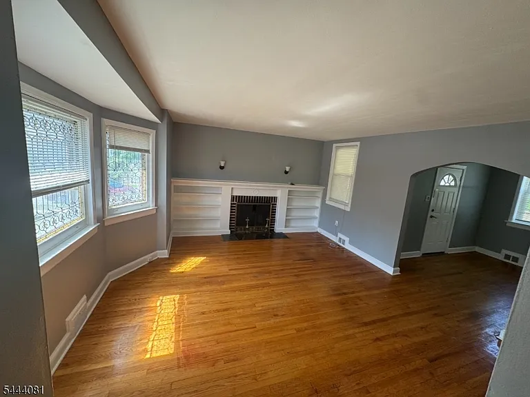 351 Ogden St — Photo 9