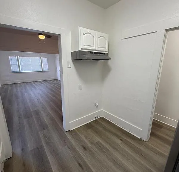433 W 4th St #433 — Photo 9