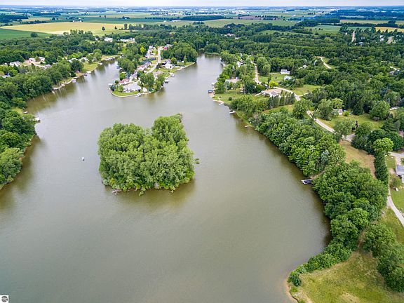 3rd image of 17 & 18 Highland Dr