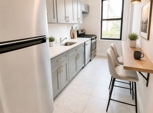 2550 30th Rd, Astoria, NY 11102