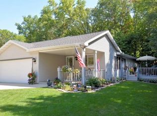 5868 S 42nd St, Greenfield, WI 53221