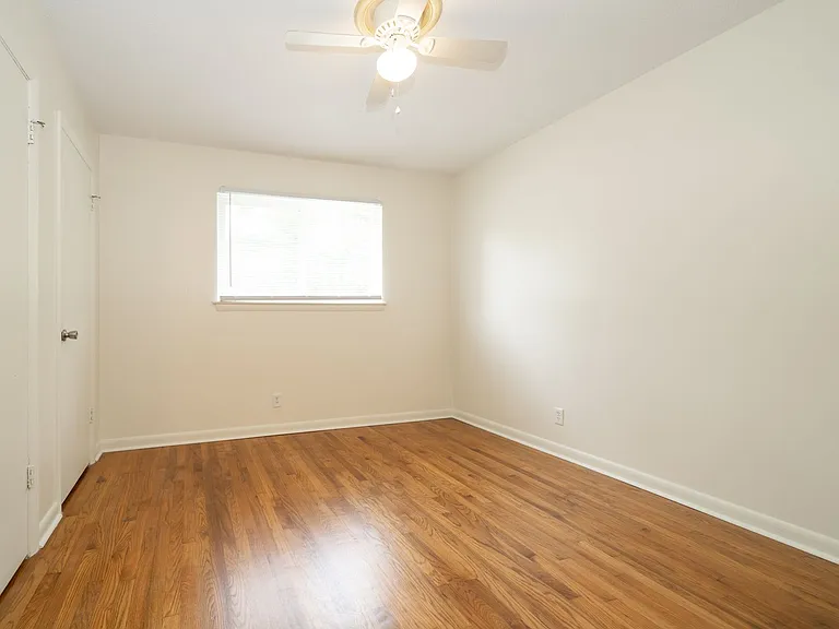 1600 N Alston Ave — Photo 12