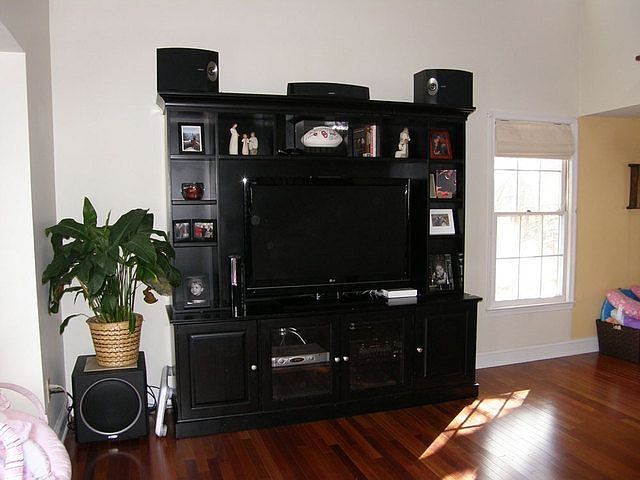2nd image of 163 Sir Arthur Ct