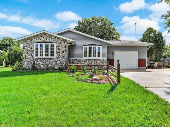 1505 Lawnview Ln, Watertown, WI 53098