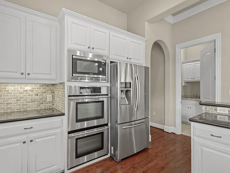 5801 Hillcrest Ave #9 — Photo 3