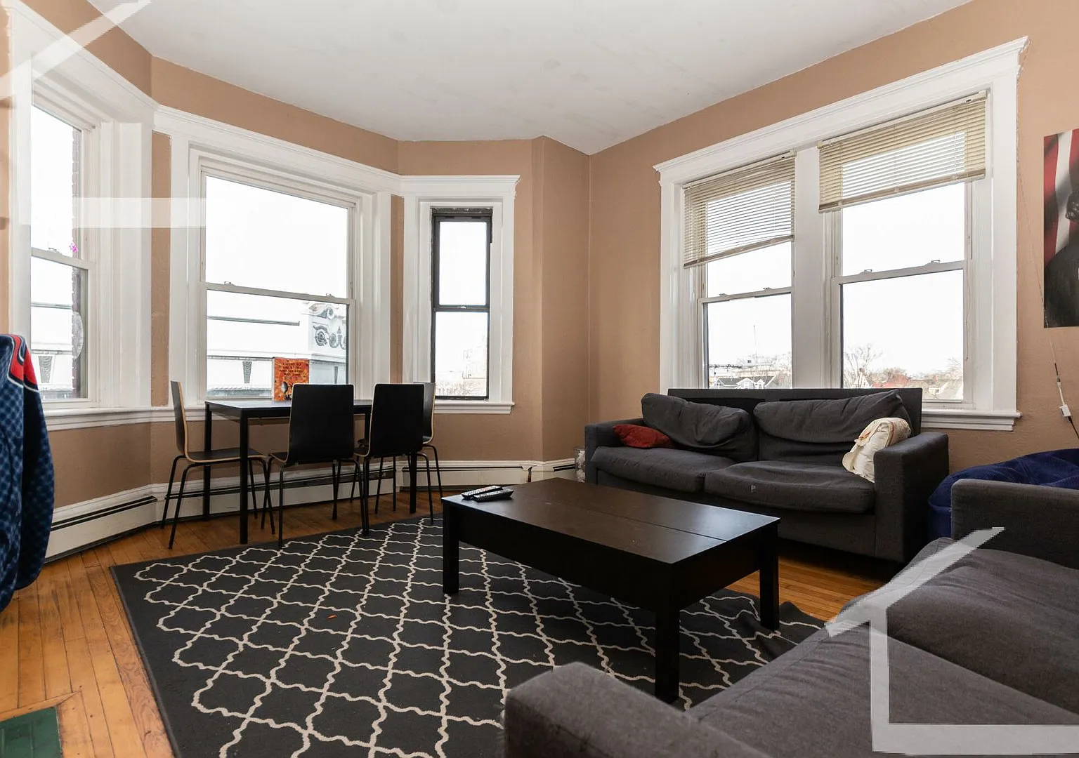 Beautifully renovated 2 bed unit next to the Green Line in Allston. — Photo 2