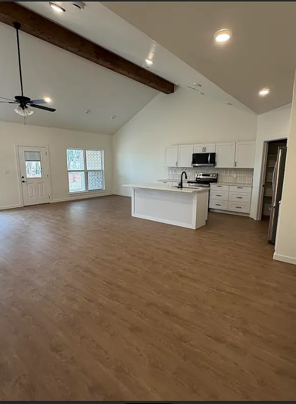 3 bed, 2.5 bath, 1800 sqft, $1,800 — Photo 4
